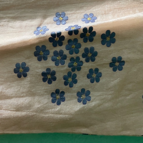 Light peach coloured slit kurta with beautiful pearl work in neck - Picture 9 of 13